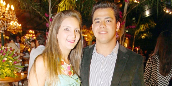 Anelisa Fonseca e Caio Chaves em pose especial para a Insight